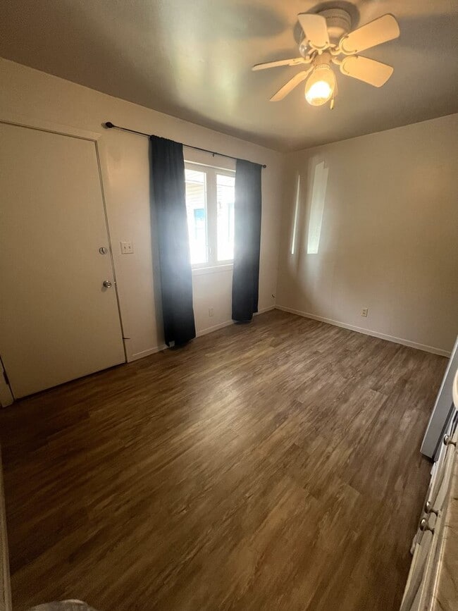 Building Photo - 5427 N Shore Dr