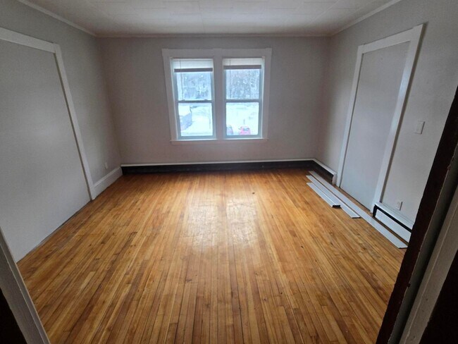 Building Photo - 26 Spruce St