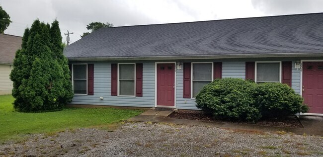 End unit of a triplex - 206 Meadow Ave