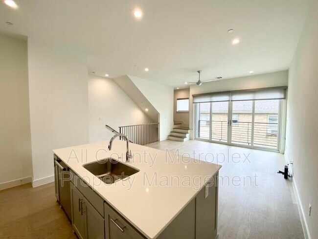Foto del edificio - 6022 Lewis St