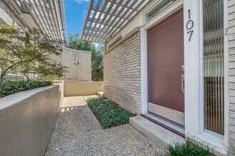 Building Photo - 3321 Cole Ave