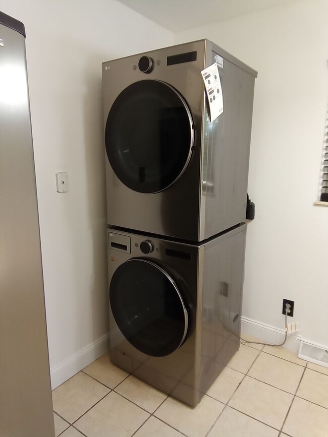 Building Photo - Knoxville 37938 - 2 bedroom 1 bath duplex ...