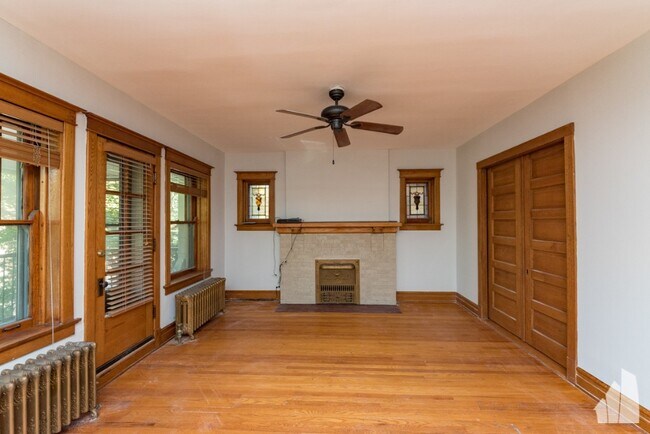 Building Photo - 1313 W Cornelia Ave