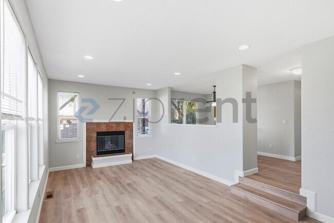 Foto del edificio - 2124 E 20th St