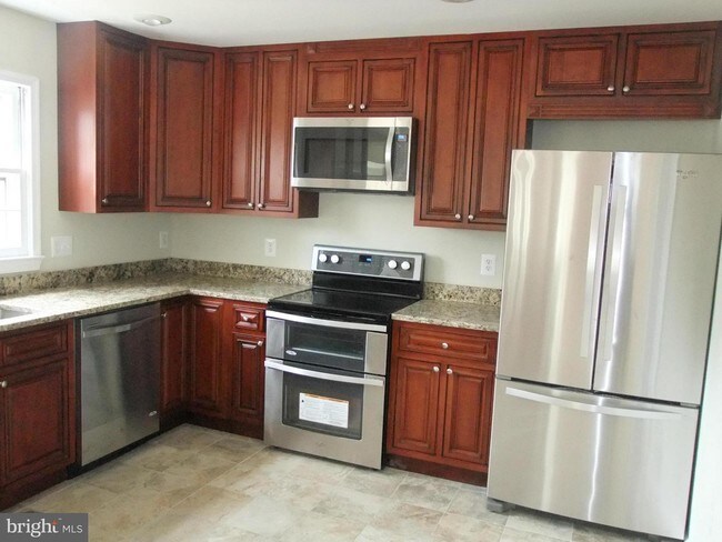 Building Photo - 8489 Silverview Dr