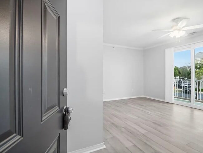Building Photo - 130 River Landing Dr