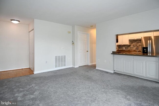 Building Photo - 114 Westwick Ct