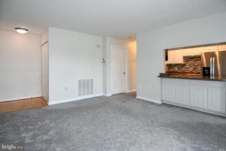 Building Photo - 114 Westwick Ct