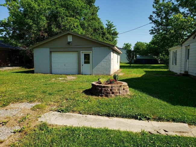 Building Photo - 2511 Irvine Rd