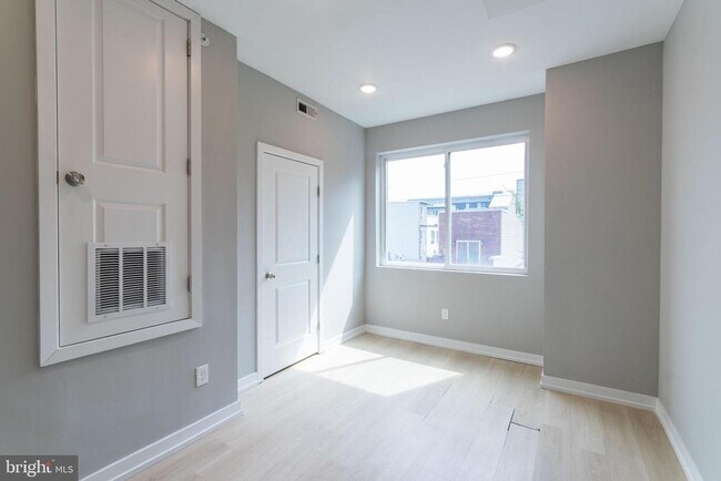 Foto del edificio - 2428 Jasper St