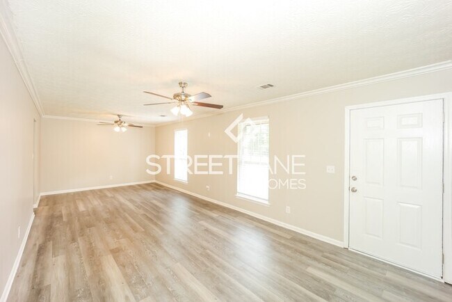 Building Photo - REDUCED!