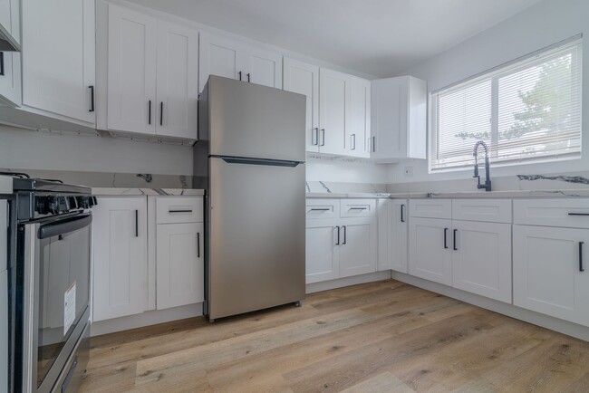 Foto del edificio - 4060 Stevely Ave