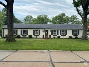 Building Photo - 1715 Pine Hill Dr