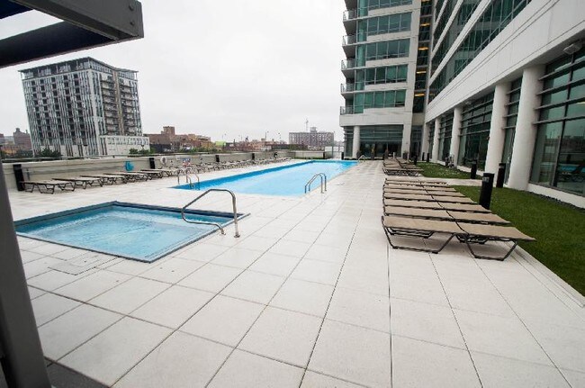Building Photo - 366 N Halsted St