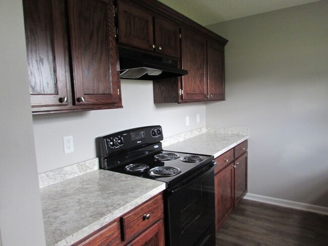 Building Photo - Duplex Close to Shaw AFB!