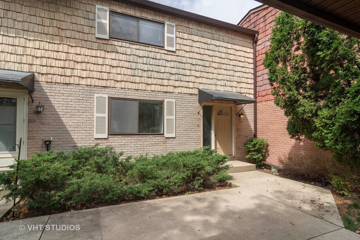 492 W Lodge Trail, Wheeling, IL 60090 Townhome Rentals in Wheeling IL