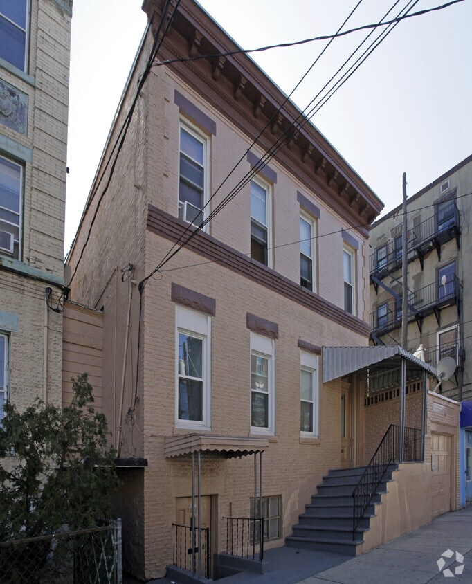 Building Photo - 2208 Central Ave