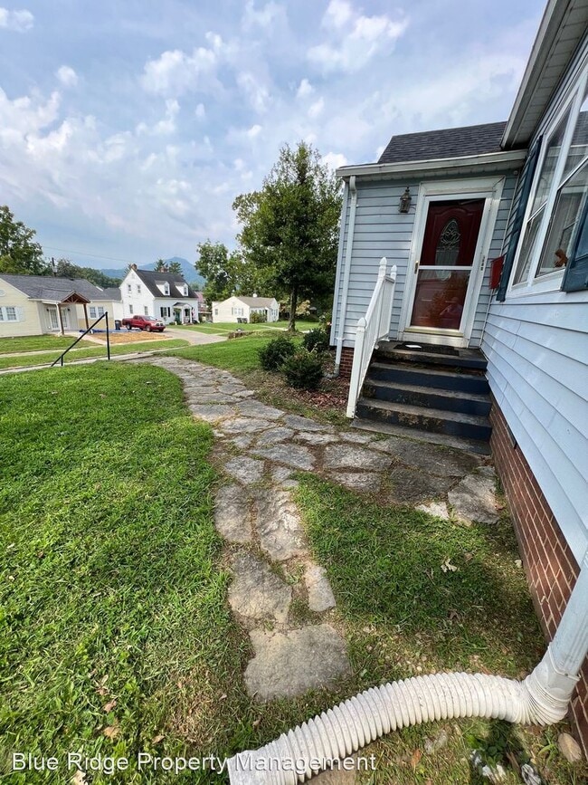 Building Photo - 4 br, 2.5 bath House - 1018 Wateree Street
