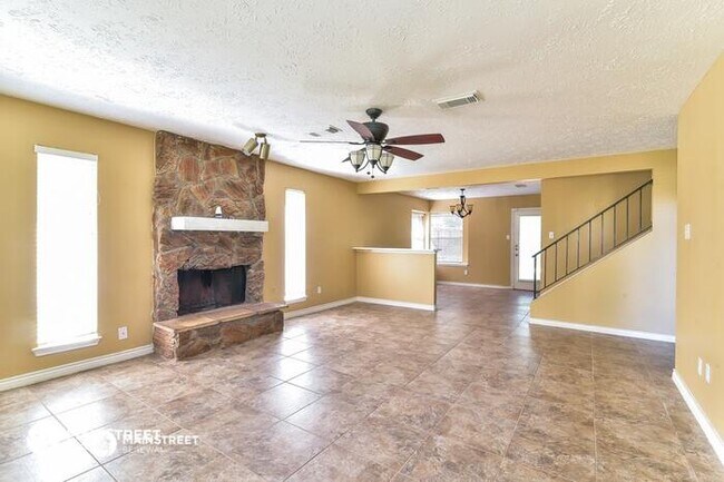 Building Photo - 14815 Oak Pines Dr, Houston, TX 77040