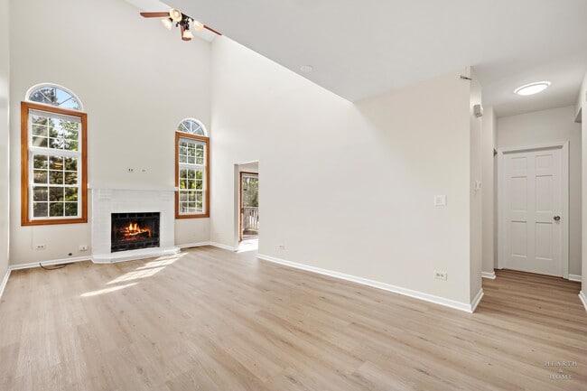 Building Photo - 615 W Parkside Dr