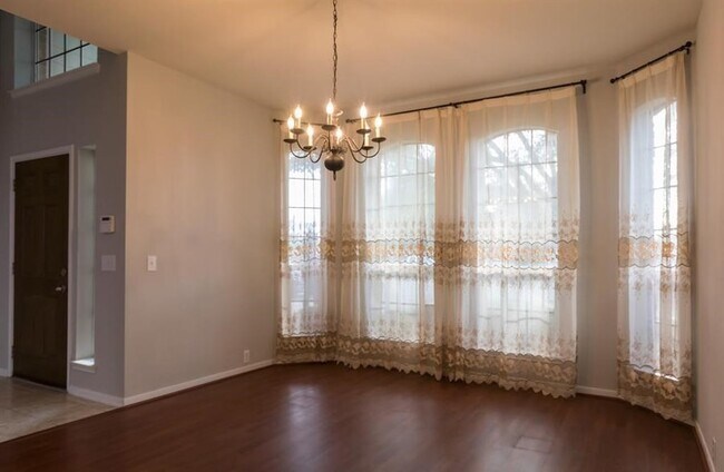 Foto del edificio - 2511 Sun Spot Ln