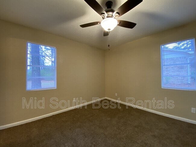 Building Photo - 5915 Karen Dr