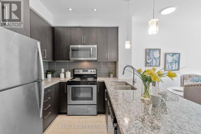 Photo du bâtiment - 840 Queens Plate Dr