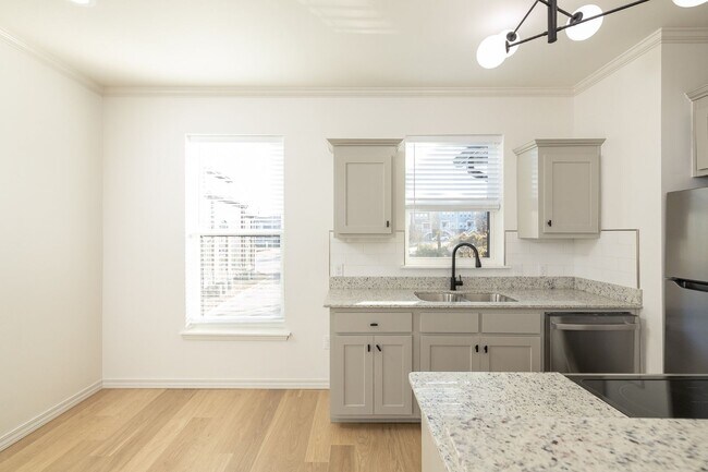 Foto del edificio - 1137 N Leverett Ave