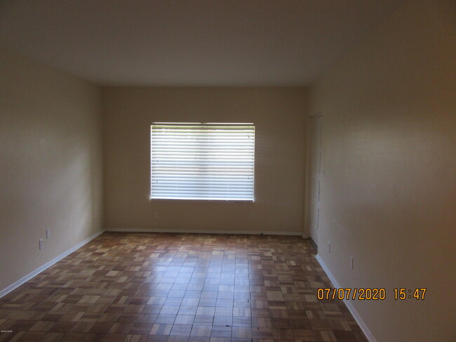 Building Photo - 807 Cherry St