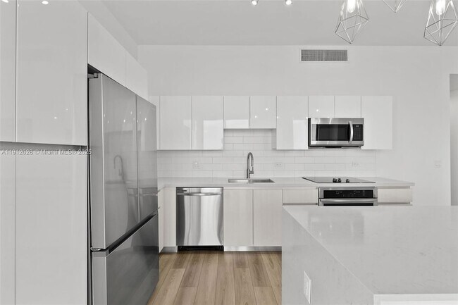 Foto del edificio - 101 Diplomat Pkwy