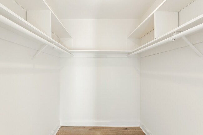 Foto del edificio - 7540 Hampton Ave