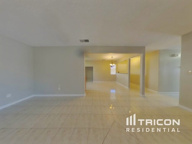 Building Photo - 405 Pirinen Ln