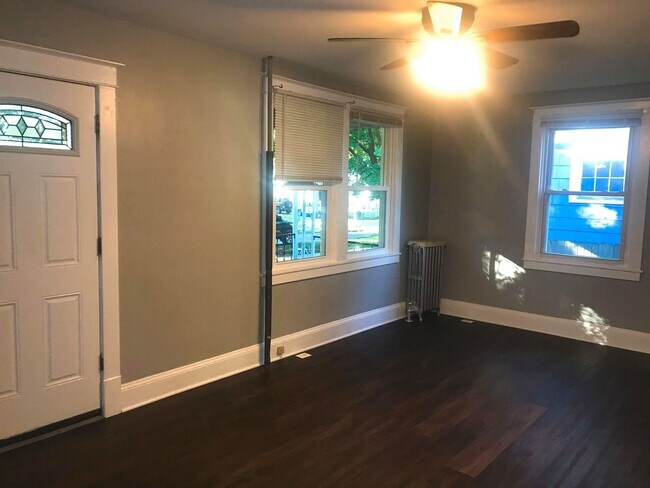 Foto del edificio - Charming 3 Bedroom/ 1 Bathroom Home in Dundalk, MD!