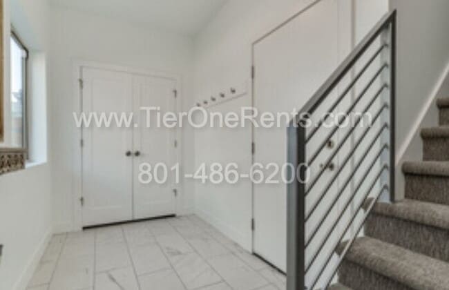 Building Photo - NO DEPOSIT option available for qualified ...
