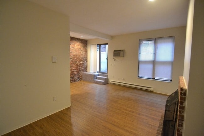 Building Photo - 67 St Germain St