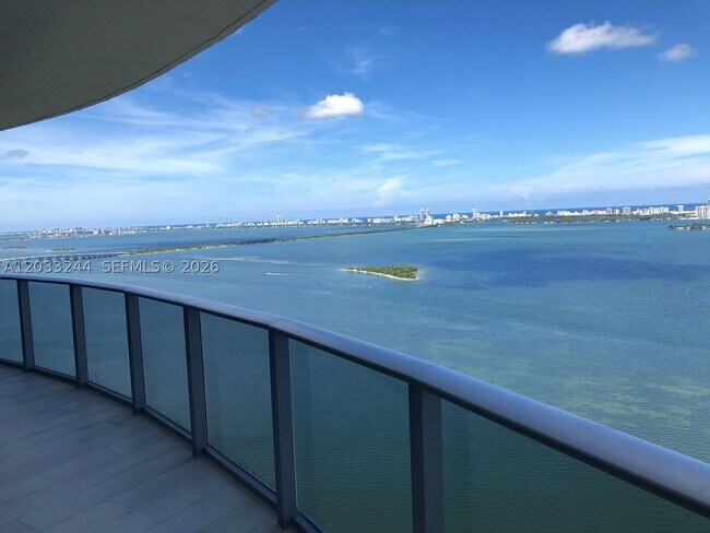 Foto del edificio - 488 NE 18th St