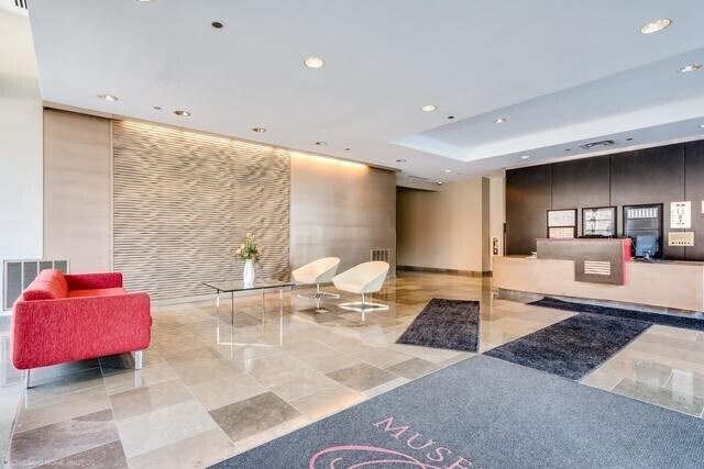 Building Photo - MUST SEE 2BEDROOM IN SOUTH LOOP WITH PARKI...