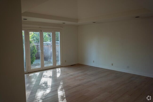 Building Photo - 1298 Sandra Dr