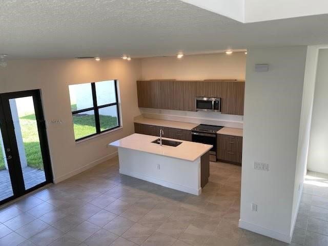 Building Photo - 4435 SW 174th Ave