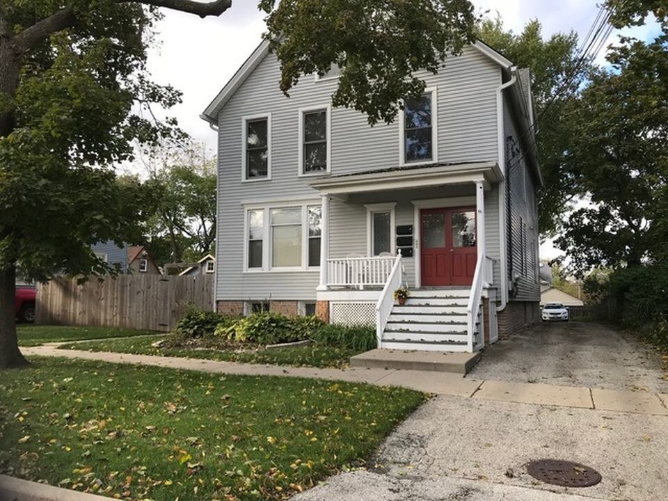 Front, unit access from front and back - 204 N Bothwell St