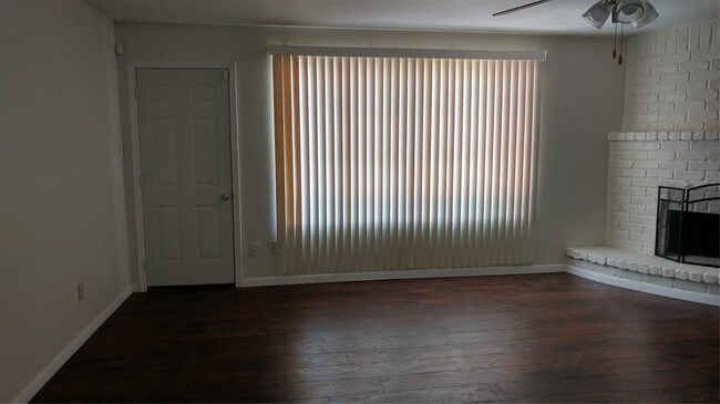 Foto del edificio - 15818 Chimney Rock Rd