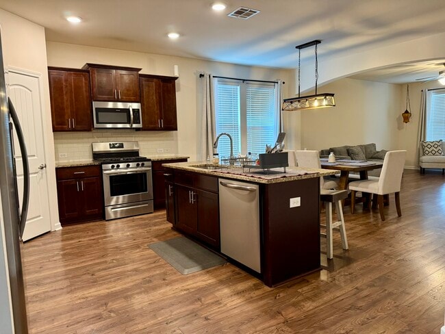 Building Photo - 2240 N Lake Michele Cir