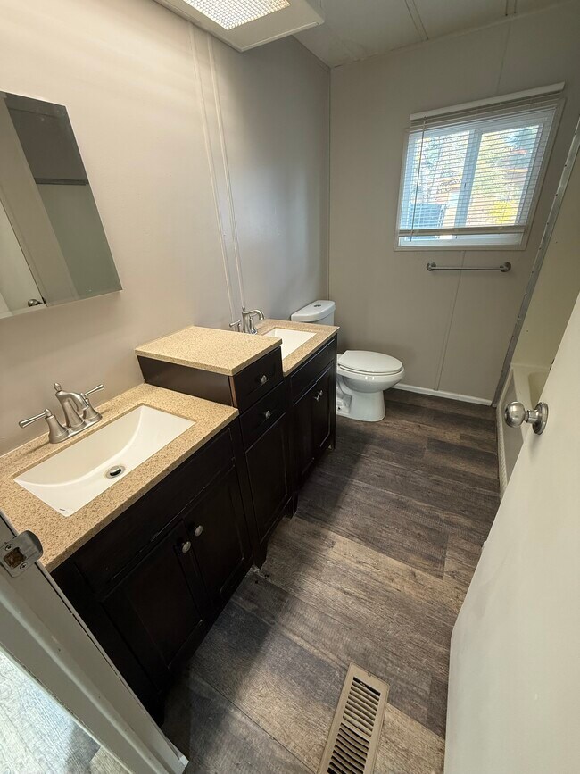 Foto del edificio - 4303 E Wintergreen Rd