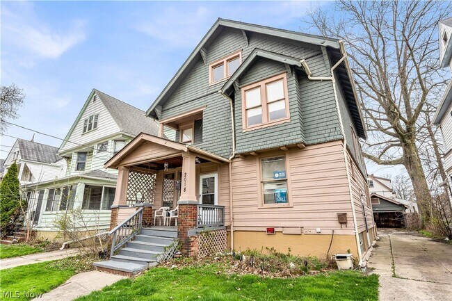 Building Photo - 2018 W 100th St