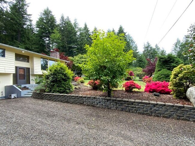 Building Photo - Fox Island home 3bdr 2 bath 2 car gar