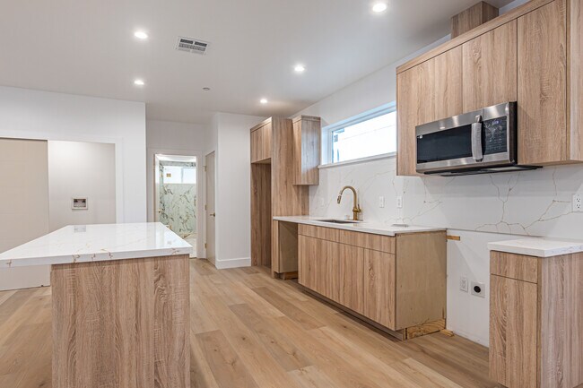 Building Photo - 242 N Dillon St