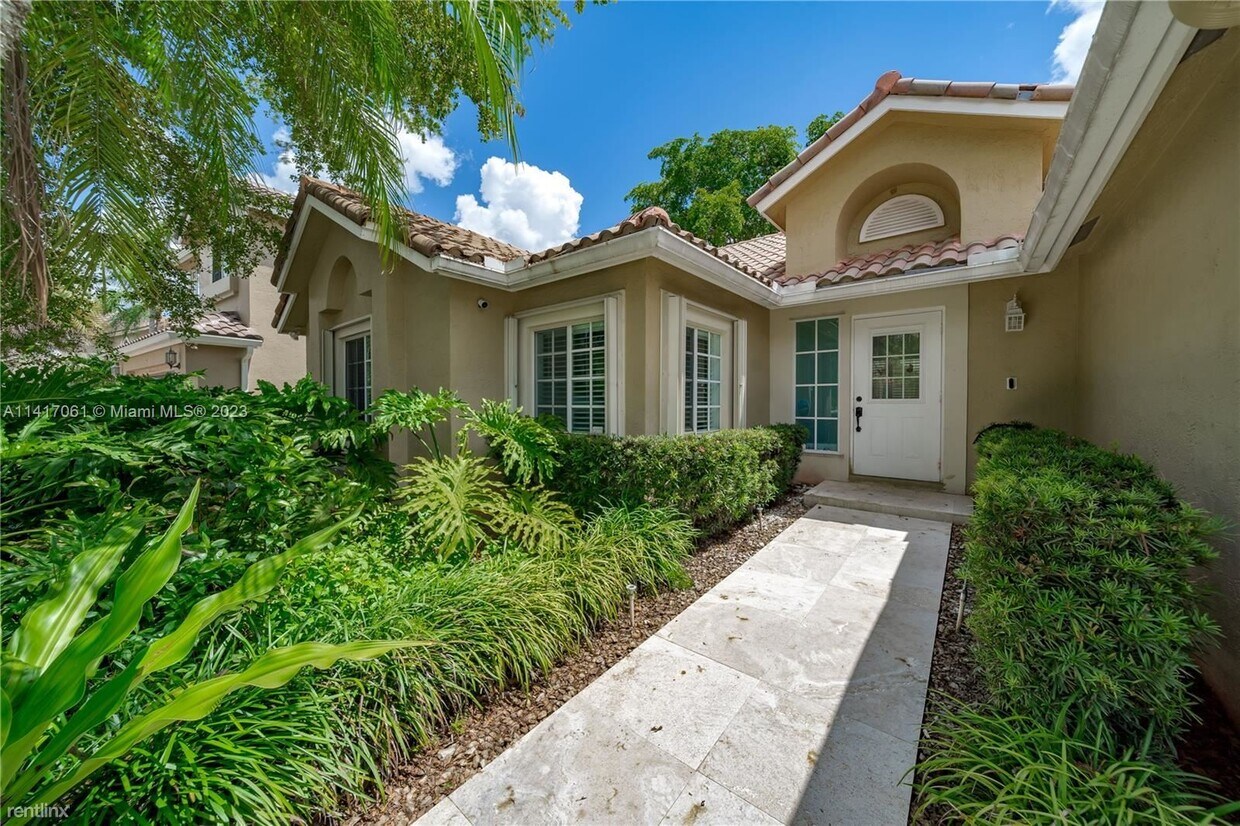 Foto principal - 3 br, 2 bath House - 1174 Laguna Springs Dr