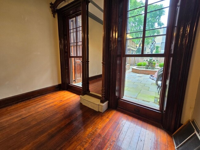 Building Photo - MUST SEE! ******BEAUTIFUL UNIQUE HUGE 1 BE...