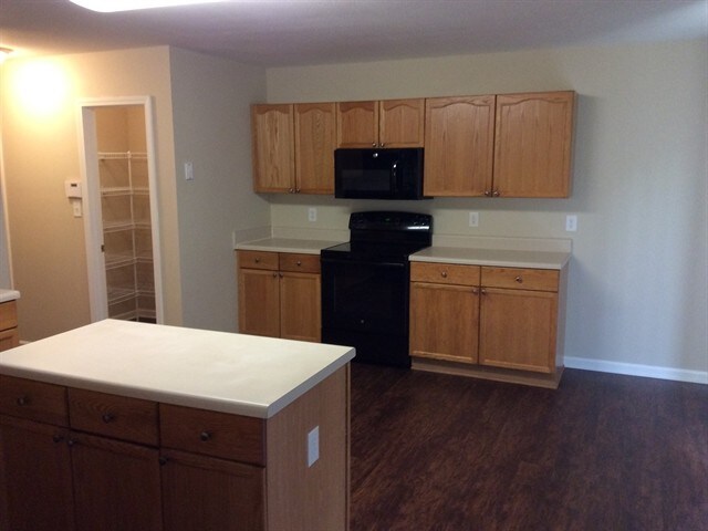 Building Photo - 10717 Pointer Ridge Dr