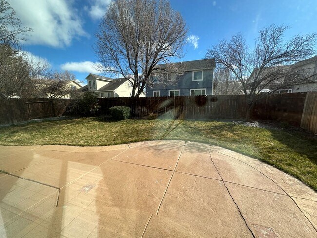 Foto del edificio - 2102 Red Blossom Ct